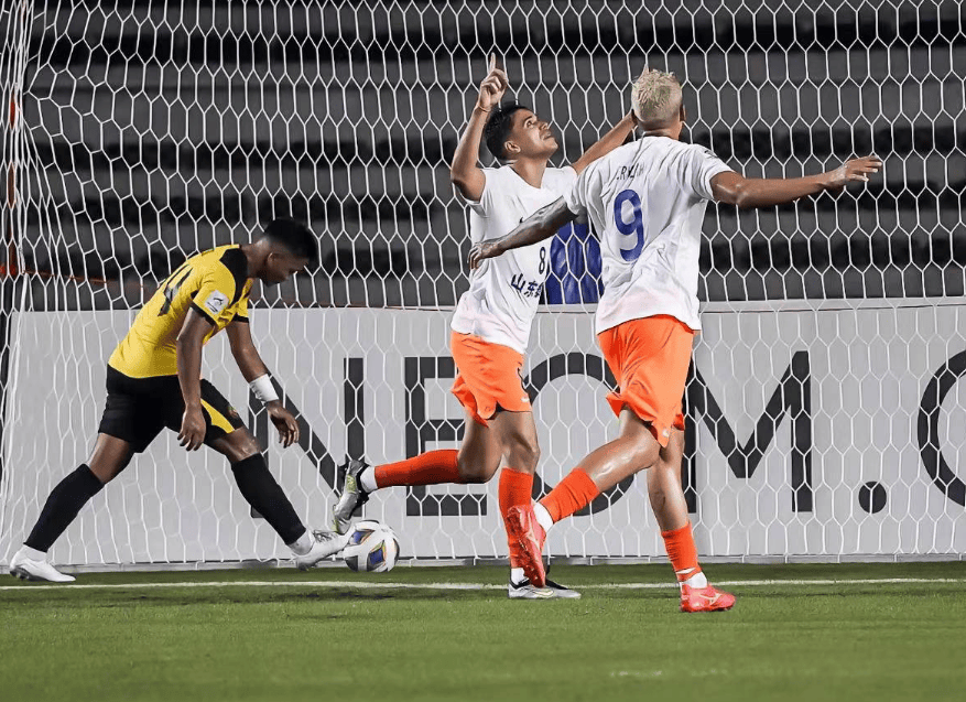 关于球员战术配合默契，队伍士气高涨稳定连胜的信息