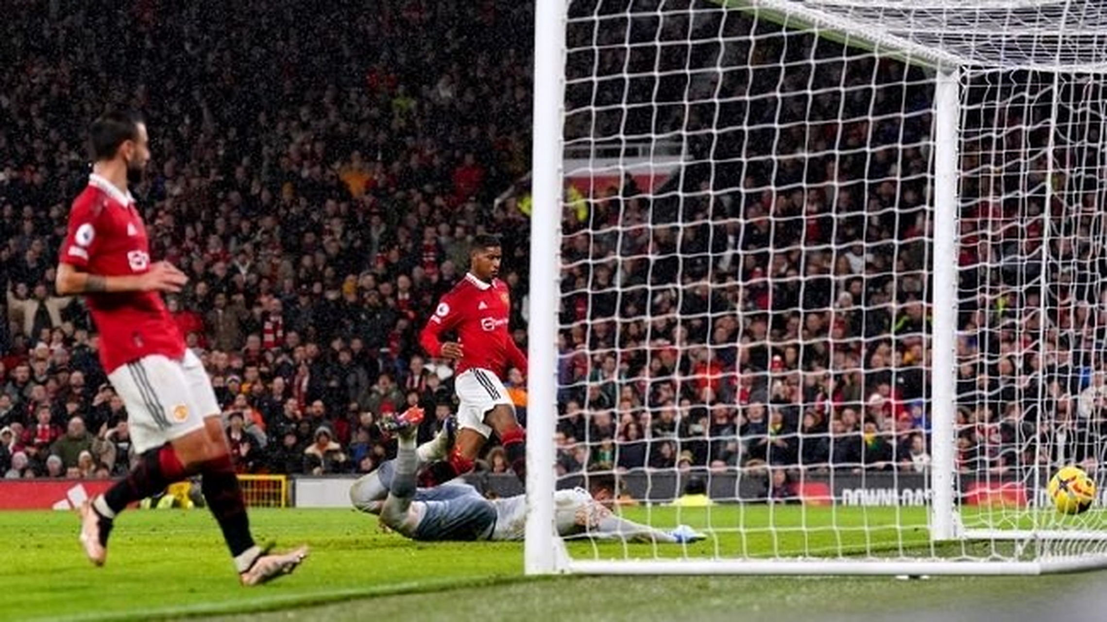 曼联客场大胜伯恩茅斯,重返联赛前四(曼联客场大胜伯恩茅斯,重返联赛前四名) 曼联客场大胜伯恩茅斯,重返联赛前四(曼联客场大胜伯恩茅斯,重返联赛前四名)