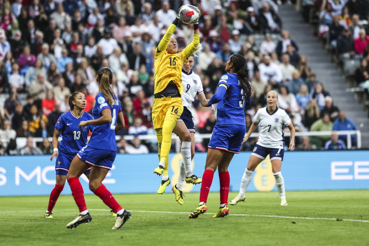 关于激情四射的欧洲顶级比赛,球员拼尽全力的信息 关于激情四射的欧洲顶级比赛,球员拼尽全力的信息