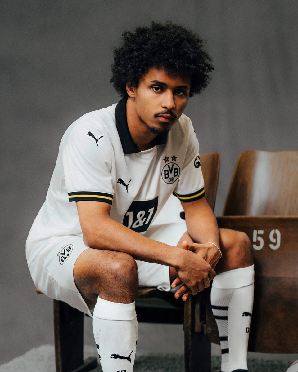 多特蒙德客场轻松获胜,继续领跑的球员