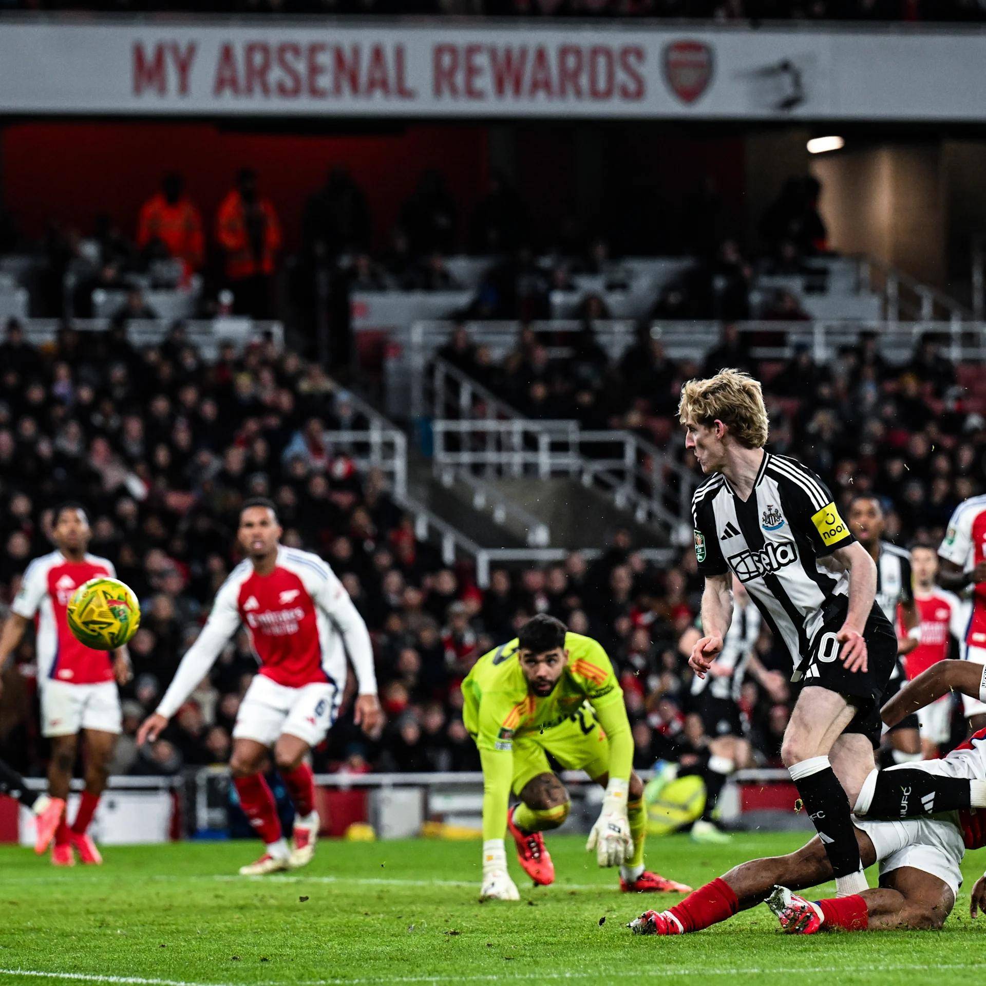 阿森纳中场表现亮眼,助球队逆转比分多少