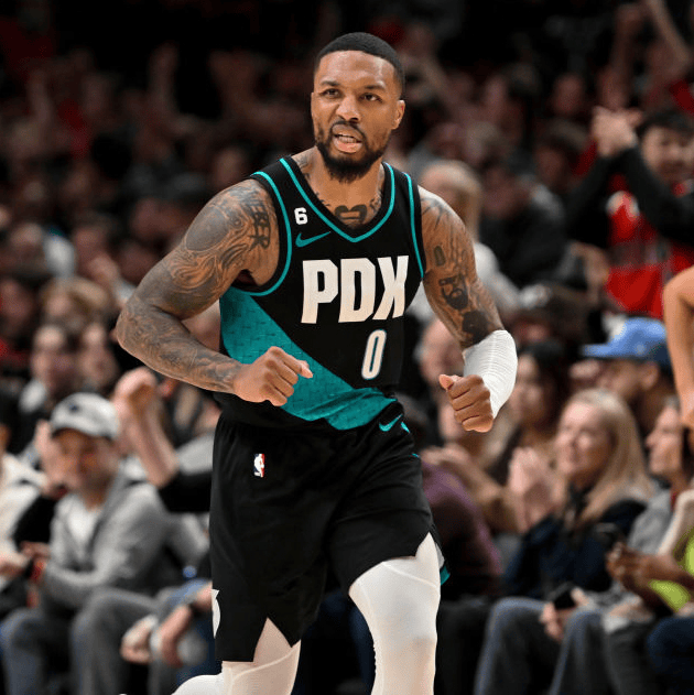 关于开拓者战胜国王，利拉德砍下关键三分的信息